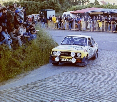 Gilbert Staepelaere - Fredy Franssen
14º 24 Heures d'Ypres 1978. Ford Escort RS 1800 MKII (STW 200R). Clasificado 2º.
Ford Castrol Team

Del 23 al 25 de Junio, Ypres • AC Targa Florio.
Superficie: asflto

El Rally constaba de 2 etapas con un total de 516.06 km divididos en 48 tramos cronometrados.

Tomaron la salida 178 equipos, finalizaron 59.@
Palabras clave: Ford;MKII;Escort;Ypres;1978