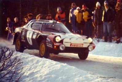 Stig Blomqvist - Hans Sylvan
28º Internacional Suecia Rally 1978. Lancia Stratos HF (TO P50745). Clasificado 4º.

Del 10 al 12 de Febrero, Karlstad, Suecia.
Superficie: nieve - hielo.

El Rally tenia un total de 1443.00 km de los que 615.60 km divididos en 38 tramos eran especiales (una de ellas fue cancelada SS36 Finneback - Renstad 2 de 16.90 Km).

Se inscribieron 116 equipos, tomaron la salida 112, finalizaron 60.@
Palabras clave: Stig_Blomqvist;Hans_Sylvan;Lancia;Stratos;Suecia;1978;nieve