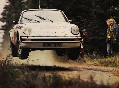Per Eklund - Björn Cederberg
28º Jyväskylän Suurajot - Rally of the 1000 Lakes 1978. Porsche 911 Carrera RS (HOH 276). Clasificado 4º.

Del 25 al 27 de Agosto, Jyväskylä, Finlandia.
Superficie: tierra.

El Rally tenia un total de 1397.70 km de los que 367.20 km divididos en 45 tramos eran especiales.

Se inscribieron 109 equipos, tomaron la salida 108, finalizaron 55.@
Palabras clave: ;Porsche;Carrera;Finlandia;1978;