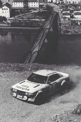 Ove Andersson - Henry Liddon
12º Rallye de Portugal Vinho do Porto 1978. Toyota Celica 2000 GT -RA21- (BYC 884). Clasificado 4º.

Del 19 al 23 de Abril, Estoril, Portugal.
Superficie: asfalto - tierra.

El Rally tenia un total de 2504 km de los que 627 km divididos en 46 tramos eran especiales.

Tomaron la salida 112 equipos, finalizaron 20.@
Palabras clave: Ove_Andersson;Toyota;Celica;Portugal;1978