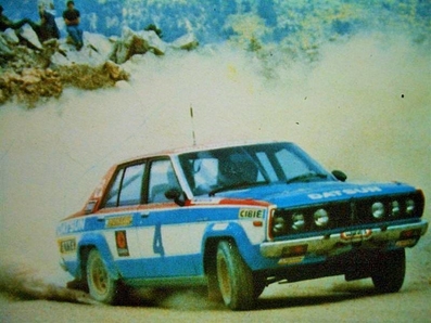 Harry Kallstrom - Claes Billstam
25º Rally Acròpolis 1978. Datsun 160J. Clasificado 4º.
El Rally tenia un total de 2763 km de los que 727 km divididos en 54 tramos, eran especiales, (2 de ellas fueron canceladas SS10 Kaloskopi de 22.30 Km y SS16 Aliakmon-Lake de 15.70 Km).
Se inscribieron 183 participantes, tomaron la salida 160, finalizaron 37.@
Palabras clave: Harry_Källström;Datsun;Acropolis;Grecia;1978