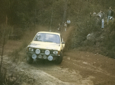 Anders Kulläng - Bruno Berglund
12º Rallye de Portugal Vinho do Porto 1978. Opel Kadett GT/E. Clasificado 6º.

Del 19 al 23 de Abril, Estoril, Portugal.
Superficie: asfalto - tierra.

El Rally tenia un total de 2504 km de los que 627 km divididos en 46 tramos eran especiales.

Tomaron la salida 112 equipos, finalizaron 20.@
Palabras clave: ;Opel;Kadett;GT/E;Portugal;1978