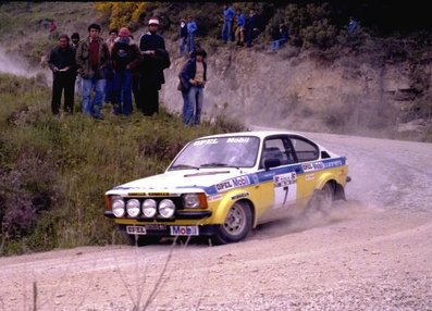 Federico Ormezzano - Rudy
11º Rallye dell'Isola d'Elba 1978. Opel Kadett GT/E (NA B79245). Clasificado 6º.

Del 4 al 6 de Mayo, Portoferraio, Toscana, Livorno, Italia.
Superficie: asfalto.

El Rallye constaba de 2 etapas y 38 tramos especiales.
Desconocemos cuantos kilómetros tenía tanto totales como cronometrados.

Tomaron la salida 149 equipos, finalizaron 51.@
Palabras clave: Federico_Ormezzano;Rudy;Elba;Opel;Kadett;GT/E;1978