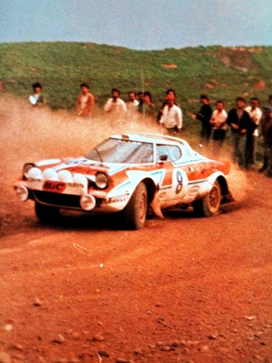 Tassos Livieratos 'Siroco' - Emmanouel (Manólis) Makrinos
25º Rally Acròpolis 1978. Lancia Stratos HF. Clasificado 6º.
El Rally tenia un total de 2763 km de los que 727 km divididos en 54 tramos, eran especiales, (2 de ellas fueron canceladas SS10 Kaloskopi de 22.30 Km y SS16 Aliakmon-Lake de 15.70 Km).
Se inscribieron 183 equipos, tomaron la salida 160, finalizaron 37.@
Palabras clave: Lancia;Stratos;Grecia;Acropolis;1978