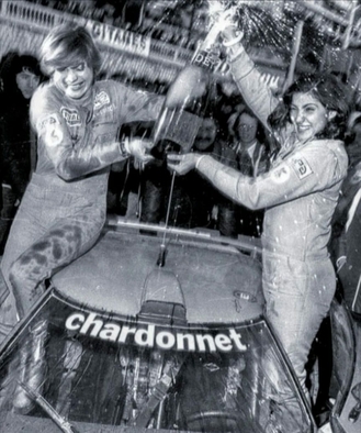 Michèle Mouton - Françoise Conconi
46º Rallye Automobile de Monte-Carlo 1978. Lancia Stratos HF (TO N14329). Clasificada 7ª Scrath y 1ª Copa de Damas.

Del 21 al 27 de Enero, Monte-Carlo.
Superficie: asfalto - nieve.

El Rally tenia un total de 4600 km de los que 570 km divididos en 29 tramos eran especiales (5 de ellas fueron canceladas SS8 Col du Fanget de 10 Km, SS10 Serre Chevalier de 10 Km, SS11 Col du Lautaret de 15 Km, SS14 Saint Pierreville de 16 Km y SS15 Burzet de 44 Km).

Se inscribieron 231 equipos, tomaron la salida 216, finalizaron 129.

© Morelli-Bertier
@@
Palabras clave: Michele_Mouton;Lancia;Stratos;Montecarlo;1978;Mujeres;Womens;Personajes