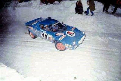 Michèle Mouton - Françoise Conconi
46º Rallye Automobile de Monte-Carlo 1978. Lancia Stratos HF (TO N14329). Clasificado 7ª Scrath y 1ª Copa de Damas.

Del 21 al 27 de Enero, Monte-Carlo.
Superficie: asfalto - nieve.

El Rally tenia un total de 4600 km de los que 570 km divididos en 29 tramos eran especiales (5 de ellas fueron canceladas SS8 Col du Fanget de 10 Km, SS10 Serre Chevalier de 10 Km, SS11 Col du Lautaret de 15 Km, SS14 Saint Pierreville de 16 Km y SS15 Burzet de 44 Km).

Se inscribieron 231 equipos, tomaron la salida 216, finalizaron 129.@
Palabras clave: Michele_Mouton;Françoise_Conconi;Lancia;Stratos;HF;Montecarlo;1978;nieve;Mujeres;Womens