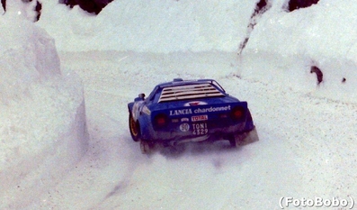 Michèle Mouton - Françoise Conconi
46º Rallye Automobile de Monte-Carlo 1978. Lancia Stratos HF (TO N14329). Clasificado 7ª Scrath y 1ª Copa de Damas.

Del 21 al 27 de Enero, Monte-Carlo.
Superficie: asfalto - nieve.

El Rally tenia un total de 4600 km de los que 570 km divididos en 29 tramos eran especiales (5 de ellas fueron canceladas SS8 Col du Fanget de 10 Km, SS10 Serre Chevalier de 10 Km, SS11 Col du Lautaret de 15 Km, SS14 Saint Pierreville de 16 Km y SS15 Burzet de 44 Km).

Se inscribieron 231 equipos, tomaron la salida 216, finalizaron 129.

© Alberto Anam
@@
Palabras clave: Michele_Mouton;Lancia;Stratos;Montecarlo;1978;nieve;Mujeres;Womens