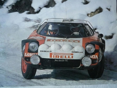 Fulvio Bacchelli  - Arnaldo Bernacchini
46º Rallye Automobile de Monte-Carlo 1978. Lancia Stratos HF (TO N41648). Clasificado 10º.

Del 21 al 27 de Enero, Monte-Carlo.
Superficie: asfalto - nieve.

El Rally tenia un total de 4600 km de los que 570 km divididos en 29 tramos eran especiales (5 de ellas fueron canceladas SS8 Col du Fanget de 10 Km, SS10 Serre Chevalier de 10 Km, SS11 Col du Lautaret de 15 Km, SS14 Saint Pierreville de 16 Km y SS15 Burzet de 44 Km).

Se inscribieron 231 equipos, tomaron la salida 216, finalizaron 129.@
Palabras clave: ;Lancia;Stratos;Montecarlo;1978;nieve