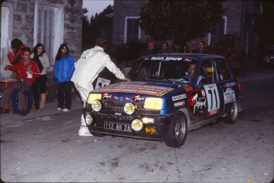 Bassoul, J-C. Bassoul - F. Bassoul
22º Tour de Corse 1978. Renault 5 Alpine. Clasificado 34º.

Del 4 al 5 de Noviembre, Ajaccio, Francia.
Superficie: asfalto.

El Rally tenia un total de 1166 km de los que 533 km divididos en 10 tramos, eran especiales.

En esta edición hab­ian 4 tramos de casi 100 Km
SS3 Le Fango - St Sauveur de 85.80 Km
SS5 Moca - Abbazia de 99 Km
SS8 St Antoine - Pont St Lauren de 97.60 Km
SS9 Ponte Nuovo - Pianiccia de 88.20 Km

Tomaron la salida 116 equipos, finalizaron 37.

Palabras clave: Renault;Alpine;Corse;Corcega;1978