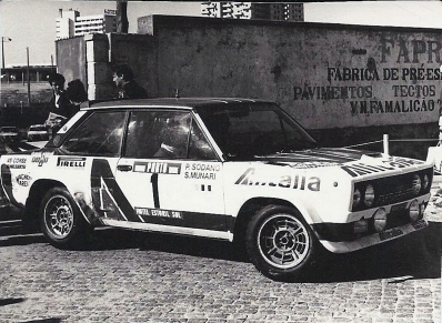 Sandro Munari - Piero Sodano
12º Rallye de Portugal Vinho do Porto 1978. Fiat 131 Abarth. Abandonó por pérdida de tornillos de rueda en SS20 Cabreira de 27.00 km

Del 19 al 23 de Abril, Estoril, Portugal.
Superficie: asfalto - tierra.

El Rally tenia un total de 2504 km de los que 627 km divididos en 46 tramos eran especiales.

Tomaron la salida 112 equipos, finalizaron 20.@
Palabras clave: Sandro_Munari;Fiat;Abarth;Portugal;1978