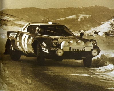Sandro Munari - Piero Sodano
Sandro Munari - Piero Sodano
46º Rallye Automobile de Monte-Carlo 1978. Lancia Stratos HF (TO M54374). Abandonò por motor en SS4 Jabron de 12 Km.

Del 21 al 27 de Enero, Monte-Carlo.
Superficie: asfalto - nieve.

El Rally tenia un total de 4600 km de los que 570 km divididos en 29 tramos eran especiales (5 de ellas fueron canceladas SS8 Col du Fanget de 10 Km, SS10 Serre Chevalier de 10 Km, SS11 Col du Lautaret de 15 Km, SS14 Saint Pierreville de 16 Km y SS15 Burzet de 44 Km).

Se inscribieron 231 equipos, tomaron la salida 216, finalizaron 129.@
Palabras clave: Sandro_Munari;Lancia;Stratos;Montecarlo;nieve;1978