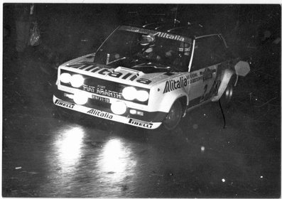 Walter Röhrl - Christian Geistdörfer
20º Rallye Sanremo 1978. Fiat 131 Abarth (TO R19731). Abandonó por accidente en SS37 Quazzo 2 de 12.00 Km.

Del 3 al 7 de Octubre, Sanremo, Liguria, Imperia, Italia.
Superficie: asfalto.

El Rally tenia un total de 1663.80 km de los que 893.80 km divididos en 56 tramos eran especiales, (1 fue cancelado, SS25 Santuario 1 de 7.30 km).

Se inscribieron 135 equipos, tomaron la salida 122, finalizaron 56.@
Palabras clave: Walter_Rohrl;Christian_Geistdorfer;Fiat;Abarth;Sanremo;1978