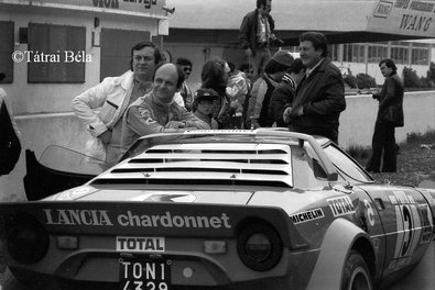 Bernard Darniche - Alain Mahe
12º Rallye de Portugal Vinho do Porto 1978. Lancia Stratos HF (TO N14329). Abandonó en SS12 Freita de 24,50 Km, al ser excluido por llegar fuera de tiempo OTL.
Detrás de Darniche podemos ver a Jean-Luc Thérier.

Del 19 al 23 de Abril, Estoril, Portugal.
Superficie: asfalto - tierra.

El Rally tenia un total de 2504 km de los que 627 km divididos en 46 tramos eran especiales.

Tomaron la salida 112 equipos, finalizaron 20.@
Palabras clave: Bernard_Darniche;Alain_Mahe;Jean-Luc_Therier;Lancia;Stratos;Portugal;1978;Personajes