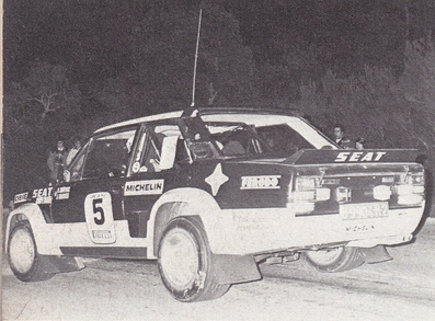 Salvador Cañellas - Jordi Sabater
26º Rally Costa Brava 1978. Fiat 131 Abarth (B-9904-R-2).Abandonó por arrancar la suspensión delantera izquierda.
Se encontró una piedra de considerables dimensiones en una cuneta que se recortaba. Como que iba primero...
Debut de los Fiat 131 del Equipo Seat.

Del 17 al 19 de Febrero.
Superficie: asfalto - tierra con 339.40 km cronometrados.

Tomaron la salida 88 equipos, finalizaron 25.@
Palabras clave: Salvador_Cañellas;Costa_Brava;Catalunya;Fiat;Abarth;1978;Debut