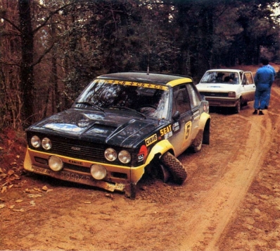 Salvador Cañellas - Jordi Sabater
26º Rally Costa Brava 1978. Fiat 131 Abarth (B-9904-R-2).Abandonó por arrancar la suspensión delantera izquierda.
Se encontró una piedra de considerables dimensiones en una cuneta que se recortaba. Como que iba primero... 
Debut de los Fiat 131 del Equipo Seat.

Del 17 al 19 de Febrero.
Superficie: asfalto - tierra con 339.40 km cronometrados.

Tomaron la salida 88 equipos, finalizaron 25.@
Palabras clave: Salvador_Cañellas;Costa_Brava;Catalunya;Fiat;Abarth;1978;Debut