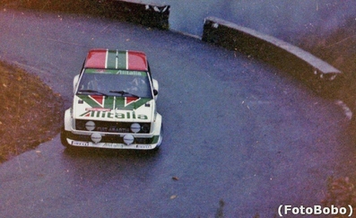 Sandro Munari - Mario Mannucci
20º Rallye Sanremo 1978. Fiat 131 Abarth (TO R19728). Abandonó por accidente en SS17 Carpasio 2 de 11.90 Km.

Del 3 al 7 de Octubre, Sanremo, Liguria, Imperia, Italia.
Superficie: asfalto.

El Rally tenia un total de 1663.80 km de los que 893.80 km divididos en 56 tramos eran especiales, (1 fue cancelado, SS25 Santuario 1 de 7.30 km).

Se inscribieron 135 equipos, tomaron la salida 122, finalizaron 56.

© Alberto Anam
@
Palabras clave: Sandro_Munari;Fiat;Abarth;Sanremo;1978