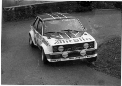 Sandro Munari - Mario Mannucci
20º Rallye Sanremo 1978. Fiat 131 Abarth (TO R19728). Abandonó por accidente en SS17 Carpasio 2 de 11.90 Km.

Del 3 al 7 de Octubre, Sanremo, Liguria, Imperia, Italia.
Superficie: asfalto.

El Rally tenia un total de 1663.80 km de los que 893.80 km divididos en 56 tramos eran especiales, (1 fue cancelado, SS25 Santuario 1 de 7.30 km).

Se inscribieron 135 equipos, tomaron la salida 122, finalizaron 56.@
Palabras clave: Sandro_Munari;Fiat;Abarth;Sanremo;1978