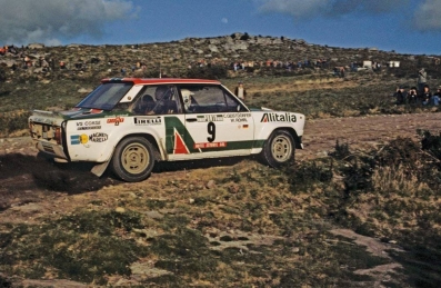 Walter Röhrl - Christian Geistdörfer
12º Rallye de Portugal Vinho do Porto 1978. Fiat 131 Abarth (TO R88538). Abandonó por el embrague en SS20 Cabreira de 27.00 km.

Del 19 al 23 de Abril, Estoril, Portugal.
Superficie: asfalto - tierra.

El Rally tenia un total de 2504 km de los que 627 km divididos en 46 tramos eran especiales.

Tomaron la salida 112 equipos, finalizaron 20.@
Palabras clave: Walter_Röhrl;Fiat;Abarth;Portugal;1978