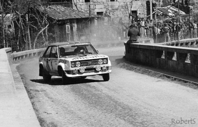 Walter Röhrl - Christian Geistdörfer
12º Rallye de Portugal Vinho do Porto 1978. Fiat 131 Abarth (TO R88538). Abandonó por el embrague en SS20 Cabreira de 27.00 km.

Del 19 al 23 de Abril, Estoril, Portugal.
Superficie: asfalto - tierra.

El Rally tenia un total de 2504 km de los que 627 km divididos en 46 tramos eran especiales.

Tomaron la salida 112 equipos, finalizaron 20.@
Palabras clave: Walter_Röhrl;Fiat;Abarth;Portugal;1978