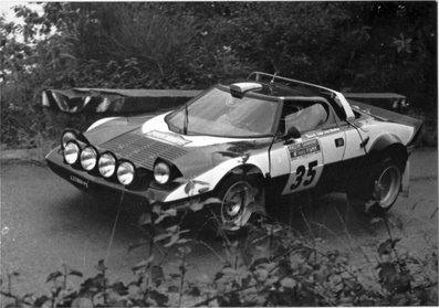 Bernd-Udo von Socha - Günther Pirner
20º Rallye Sanremo 1978. Lancia Stratos HF. Abandonó, desconocemos el motivo.

Del 3 al 7 de Octubre, Sanremo, Liguria, Imperia, Italia.
Superficie: asfalto.

El Rally tenia un total de 1663.80 km de los que 893.80 km divididos en 56 tramos eran especiales, (1 fue cancelado, SS25 Santuario 1 de 7.30 km).

Se inscribieron 135 equipos, tomaron la salida 122, finalizaron 56.@
Palabras clave: Lancia;Stratos;Sanremo;1978