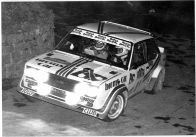 Antonella Mandelli - Giulia Pernice
20º Rallye Sanremo 1978. Fiat 131 Abarth. Abandonó por el eje de transmisión (cardán) en SS29 Scravaion 1 de 13.80 Km.

Del 3 al 7 de Octubre, Sanremo, Liguria, Imperia, Italia.
Superficie: asfalto.

El Rally tenia un total de 1663.80 km de los que 893.80 km divididos en 56 tramos eran especiales, (1 fue cancelado, SS25 Santuario 1 de 7.30 km).

Se inscribieron 135 equipos, tomaron la salida 122, finalizaron 56.@
Palabras clave: Antonella_Mandelli;Fiat;Abarth;Sanremo;1978;mujeres;Womens