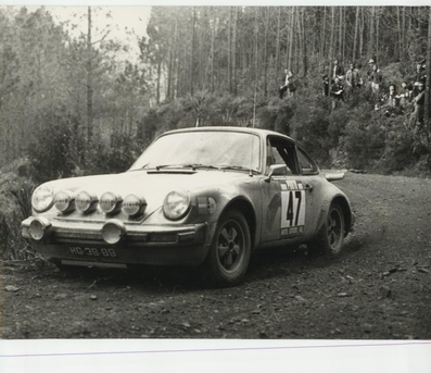 José Gonçalves - Miguel Oliveira
12º Rallye de Portugal Vinho do Porto 1978. Porsche 911 Carrera RS 2.8 (HG-38-89). Abandonó por agua en el combustible.

Del 19 al 23 de Abril, Estoril, Portugal.
Superficie: asfalto - tierra.

El Rally tenia un total de 2504 km de los que 627 km divididos en 46 tramos eran especiales.

Tomaron la salida 112 equipos, finalizaron 20.

Foto agradecimientos a Jose Miguel Goncalves
@
Palabras clave: Porsche;Portugal;1978