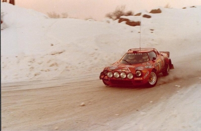 Caldari - Caldari
46º Rallye Automobile de Monte-Carlo 1978. Lancia Stratos HF. Abandonó.

Del 21 al 27 de Enero, Monte-Carlo.
Superficie: asfalto - nieve.

El Rally tenia un total de 4600 km de los que 570 km divididos en 29 tramos eran especiales (5 de ellas fueron canceladas SS8 Col du Fanget de 10 Km, SS10 Serre Chevalier de 10 Km, SS11 Col du Lautaret de 15 Km, SS14 Saint Pierreville de 16 Km y SS15 Burzet de 44 Km).

Se inscribieron 231 equipos, tomaron la salida 216, finalizaron 129.@
Palabras clave: Caldari;Lancia;Stratos;Montecarlo;1978;nieve