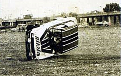 Carlo Cavicchi - Giulio Rancati
5º Critérium Molson du Québec 1978. Fiat 127. Abandonó por accidente en SS4 C. Robillard 4 de 2,20 Km.
Foto momento del accidente.

Del 13 al 17 de Septiembre, Montreal, Quebec, Canadá.
Superficie: tierra - asfalto.

El Rally tenia un total de 1427.85 Km de los que 533.70 Km divididos en 14 tramos eran especiales.

Se inscribieron 61 equipos, tomaron la salida 58, finalizaron 24.

Foto 3 de 4
@
Palabras clave: Fiat;Quebec;Canada;1978;Crash