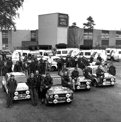 Equipo Ford para el 28º Rally Gran Bretaña 1979
Ford Escort RS1800 MKII

#6 Ari Vatanen - David Richards (GVX 488T) clasificado 4º.
#4 Björn Waldegard - Hans Thorszelius (GJN 126T) clasificado 9º.
#1 Hannu Mikkola - Arne Hertz (WTW 569S) clasificado 1º.
#10 Russell Brookes - Paul White (POO 504R) clasificado 2º.

En la parte de atrás se encuentran
#23 Gregg Carr - Fred Gocentas (STW 129R) clasificado 10º.
#8 Roger Clark - Jim Porter (POO 505R) abandonó por motor.
#18 John Taylor - Phil Short (GKR 618V) clasificado 6º.

Del 18 al 21 de Noviembre, Chester, Inglaterra.
Superficie: tierra.

El Rally tenia un total de 2.120 km de los que 661.48 km divididos en 59 tramos eran especiales.

Se inscribieron 217 equipos, tomaron la salida 175, finalizaron 74.@
Palabras clave: ;Hans_Thorszelius;Paul_White;Roger_Clark;John_Taylor;Phil_Short;Ford;Escort;Gran_Bretaña;RS1800;MKII;1979