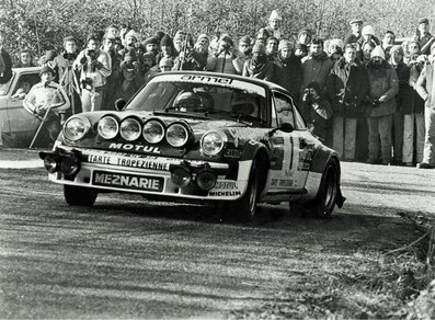 Bernard Béguin - Jean-Jacques Lenne
22º Critérium des Cévennes 1979. Porsche 911 SC. Clasificado 1º.

Del 17 al 18 de Noviembre, Montpellier, Occitania, Francia.
Superficie: asfalto.

El Rally tenía un total de 411.00 km cronometrados divididos en 17 tramos especiales (uno de ellos fue cancelado SS1 Prologue 1 de 5.00 km).

Tomaron la salida 326 equipos, finalizaron 92.@
Palabras clave: Bernard_Beguin;Jean-Jacques_Lenne;Criterium_Cevennes;Porsche;1979