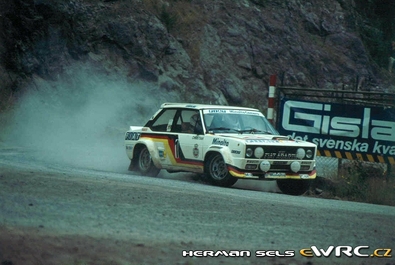 Walter Röhrl - Christian Geistdörfer
12º Int. AvD / STH-Hunsrück Rallye 1979. Fiat 131 Abarth (TO P14398). Clasificado 1º.

Del 20 al 21 de Julio.
Superficie: asfalto - tierra.

El Rally tenia un total de 518,95 km cronometrados divididos en 2 etapas y 34 tramos especiales.

Tomaron la salida 311 equipos, finalizaron 133.

© Herman Sels
@
Palabras clave: Walter_Röhrl;Fiat;Abarth;Hunsruck;1979