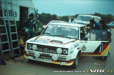 Walter Röhrl - Christian Geistdörfer
12º Int. AvD / STH-Hunsrück Rallye 1979. Fiat 131 Abarth (TO P14398). Clasificado 1º.

Del 20 al 21 de Julio.
Superficie: asfalto - tierra.

El Rally tenia un total de 518,95 km cronometrados divididos en 2 etapas y 34 tramos especiales.

Tomaron la salida 311 equipos, finalizaron 133.

© Herman Sels
@
Palabras clave: Walter_Röhrl;Fiat;Abarth;Hunsruck;1979