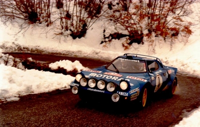 Bernard Darniche - Alain Mahé
47º Rallye Automobile de Monte-Carlo 1979. Lancia Stratos HF (TO R06880). Clasificado 1º.
Team Chardonnet

Del 20 al 26 de Enero, Monte-Carlo.
Superficie: asfalto - nieve.

El Rally tenia un total de 2554.00 km de los que 619.00 km divididos en 30 tramos eran especiales (1 de ellos fue cancelado SS13 St Barthelemy de 19 Km).

Se inscribieron 255 equipos, tomaron la salida 233, finalizaron 84.@
Palabras clave: Lancia;Stratos;Montecarlo;1979