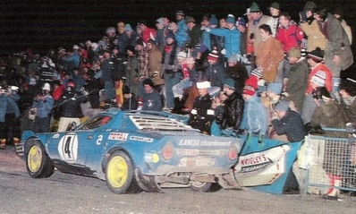 Bernard Darniche - Alain Mahé
47º Rallye Automobile de Monte-Carlo 1979. Lancia Stratos HF (TO R06880). Clasificado 1º.
Team Chardonnet

Del 20 al 26 de Enero, Monte-Carlo.
Superficie: asfalto - nieve.

El Rally tenia un total de 2554.00 km de los que 619.00 km divididos en 30 tramos eran especiales (1 de ellos fue cancelado SS13 St Barthelemy de 19 Km).

Se inscribieron 255 equipos, tomaron la salida 233, finalizaron 84.@
Palabras clave: Lancia;Stratos;Montecarlo;1979;Turini