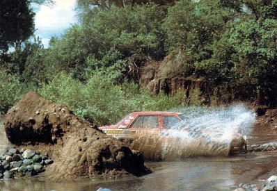 Shekhar Mehta - Mike Doughty
27º Safari Rally 1979. Datsun 160J (KNY58TE1234). Clasificado 1º.

Del 12 al 16 de Abril, Nairobi, Kenya, África.
Superficie: tierra.

El Rally tenia un total de 5027.46 km con 82 controles horarios.

Tomaron la salida 66 equipos, finalizaron 21.@
Palabras clave: Shekhar_Mehta;Datsun;Safari;1979