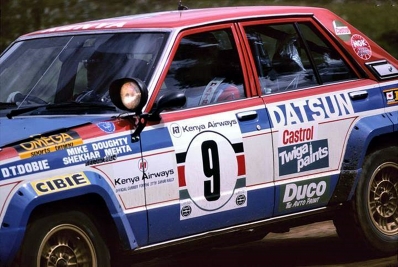 Shekhar Mehta - Mike Doughty
27º Safari Rally 1979. Datsun 160J (KNY58TE1234). Clasificado 1º.
D.T. Dobie / Team Datsun

Del 12 al 16 de Abril, Nairobi, Kenya, África.
Superficie: tierra.

El Rally tenia un total de 5027.46 km con 82 controles horarios.

Tomaron la salida 66 equipos, finalizaron 21.@
Palabras clave: Shekhar_Mehta;Datsun;Safari;1979