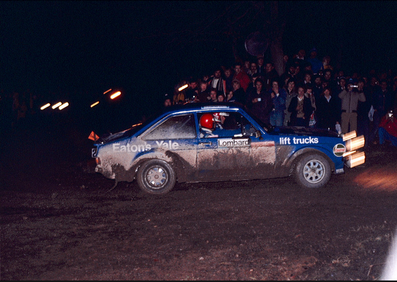 Hannu Mikkola - Arne Hertz
28º Lombard RAC Rally 1979. Ford Escort RS1800 MKII (WTW 569S). Clasificado 1º.

Del 18 al 21 de Noviembre, Chester, Inglaterra.
Superficie: tierra.

El Rally tenia un total de 2.120 km de los que 661.48 km divididos en 59 tramos eran especiales.

Se inscribieron 217 equipos, tomaron la salida 175, finalizaron 74.

[b]COPYRIGHT :[/b][url=lesashephotography.com] [b][u]lesashephotography.com.[/u][/b] [/url].
@
Palabras clave: ;Ford;Escort;Gran_Bretaña;RS1800;MKII;1979;RAC_Rally