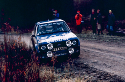Hannu Mikkola - Arne Hertz
28º Lombard RAC Rally 1979. Ford Escort RS1800 MKII (WTW 569S). Clasificado 1º.

Del 18 al 21 de Noviembre, Chester, Inglaterra.
Superficie: tierra.

El Rally tenia un total de 2.120 km de los que 661.48 km divididos en 59 tramos eran especiales.

Se inscribieron 217 equipos, tomaron la salida 175, finalizaron 74.

[b]COPYRIGHT :[/b][url=lesashephotography.com] [b][u]lesashephotography.com.[/u][/b] [/url].
@
Palabras clave: ;Ford;Escort;Gran_Bretaña;RS1800;MKII;1979;RAC_Rally