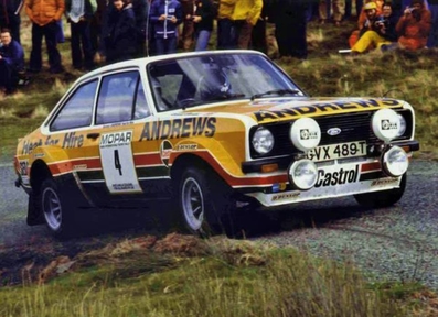 Russell Brookes - Paul White
17º Manx International Rally 1979. Ford Escort RS 1800 MKII (GVX 489T). Clasificado 1º.
Andrews Heat for Hire

Del 14 al 15. 9. 1979 Septiembre, Douglas.
Superficie: asfalto.

Desconocemos de cuantos kilómetros tanto totales como cronometrados tenía la prueba.

Tomaron la salida 138 equipos, finalizaron 75.@
Palabras clave: Ford;Escort;MKII;Manx_International;1979