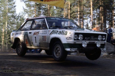 Markku Alén - Ilkka Kivimäki
29º Jyväskylän Suurajot - Rally de los 1000 Lagos 1979. Fiat 131 Abarth (TO P35975). Clasificado 1º.

Del 24 al 28 de Agosto, Jyväskylä, Finlandia.
Superficie: tierra.

El Rally tenia un total de 1448.50 km de los que 423.50 km divididos en 45 tramos eran especiales (2 de ellas fueron canceladas SS20 y SS29).

Se inscribieron 133, tomaron la salida 128, finalizaron 74.@
Palabras clave: Markku_Alen;Fiat;Abarth;Finlandia;1979