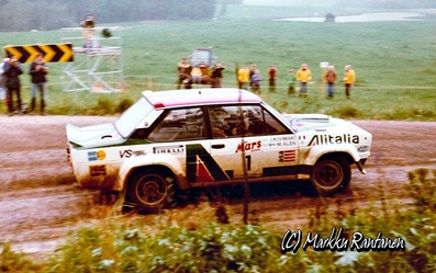 Markku Alén - Ilkka Kivimäki
29º Jyväskylän Suurajot - Rally de los 1000 Lagos 1979. Fiat 131 Abarth (TO P35975). Clasificado 1º.

Del 24 al 28 de Agosto, Jyväskylä, Finlandia.
Superficie: tierra.

El Rally tenia un total de 1448.50 km de los que 423.50 km divididos en 45 tramos eran especiales (2 de ellas fueron canceladas SS20 y SS29).

Se inscribieron 133, tomaron la salida 128, finalizaron 74.@
Palabras clave: Markku_Alen;Fiat;Abarth;Finlandia;1979