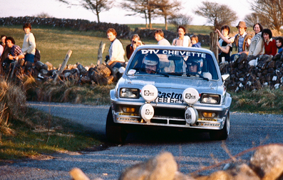 Pentti Airikkala - Risto Virtanen
40º Benson & Hedges Circuit of Ireland 1979. Vauxhall Chevette 2300 HS (YEB 624T). Clasificado 1º.

Del 13 al 17 de Abril, (Ulster Automobile Club), Irlanda.
Superficie: asfalto.

El Rally estaba dividido en 5 etapas y un total de 1007.61 km cronometrados divididos en 58 tramos especiales.
De los 58 tramos especiales 10 de ellos fueron cancelados.
Todos los de la 2ª etapa (de SS18 a SS24 un total de 109.54 km) mas uno de la 1ª (SS5 Knockmanny Forest de 10.41 km), otro de 4ª (SS45 Brackna de 8.77 km) y uno de la 5ª (SS49 The Poor House 2 de 23.51 km).
Siendo un total de 152.23 km cronometrados anulados.

Tomaron la salida 132 equipos, finalizaron 54.

[b]COPYRIGHT :[/b][url=lesashephotography.com] [b][u]lesashephotography.com.[/u][/b] [/url]
@
Palabras clave: ;Vauxhall;Chevette;Ireland;Irlanda;1979