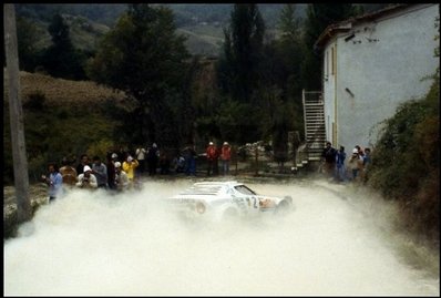 Tony Fassina - Mauro Mannini
21º Rally de Sanremo 1979. Lancia Stratos HF. Clasificado 1º.
El Rally tenia un total de 3353 km de los que 1078 km divididos en 74 tramos, eran especiales, (8 de ellas fueron canceladas).
Se inscribieron 72 participantes, tomaron la salida 67 participantes, finalizaron 26.@
Palabras clave: Tony_Fassina;Lancia;Stratos;HF;Sanremo;1979