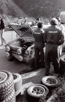 Asistencia en el 47º Rallye Automobile de Monte-Carlo 1979
En el Ford Escort RS 1800 MKII (VHK 74S) de Björn Waldegard - Hans Thorszelius, clasificado 2º.

Del 20 al 26 de Enero, Monte-Carlo.
Superficie: asfalto - nieve - hielo.
El Rally tenia un total de 2554.00 km de los que 619.00 km divididos en 30 tramos eran especiales (1 de ellos fue cancelado SS13 St Barthelemy de 19 Km).

Se inscribieron 255 equipos, tomaron la salida 233, finalizaron 84.@
Palabras clave: ;Hans_Thorszelius;Ford;Escort;MKII;MKII;Montecarlo;1979;Asistencias