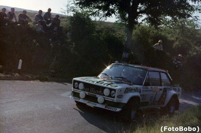 Walter Röhrl - Christian Geistdörfer
21º Rally de Sanremo 1979. Fiat 131 Abarth (TO R88538). Clasificado 2º.

Del 1 al 7 de Octubre, Sanremo, Imperia, Liguria, Italia.
Superficie: asfalto - tierra.

El Rally tenia un total de 2941.00 km de los que 962.00 km divididos en 74 tramos eran especiales.

Se inscribieron 72 equipos, tomaron la salida 67, finalizaron 26.

© Alberto Anam.
@@
Palabras clave: Walter_Röhrl;Fiat;Abarth;Sanremo;1979