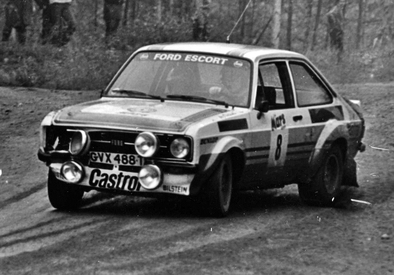 Ari Vatanen - David Richards
29º Jyväskylän Suurajot - Rally de los 1000 Lagos 1979. Ford Escort RS 1800 MKII (GVX 488T). Clasificado 2º.

Del 24 al 28 de Agosto, Jyväskylä, Finlandia.
Superficie: tierra.

El Rally tenia un total de 1448.50 km de los que 423.50 km divididos en 45 tramos eran especiales (2 de ellas fueron canceladas SS20 y SS29).

Se inscribieron 133, tomaron la salida 128, finalizaron 74.@
Palabras clave: ;Ford;Escort;MKII;Finlandia;1979;MKII