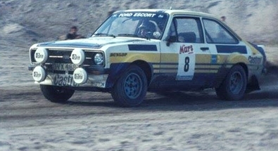 Ari Vatanen - David Richards
29º Jyväskylän Suurajot - Rally de los 1000 Lagos 1979. Ford Escort RS 1800 MKII (GVX 488T). Clasificado 2º.

Del 24 al 28 de Agosto, Jyväskylä, Finlandia.
Superficie: tierra.

El Rally tenia un total de 1448.50 km de los que 423.50 km divididos en 45 tramos eran especiales (2 de ellas fueron canceladas SS20 y SS29).

Se inscribieron 133, tomaron la salida 128, finalizaron 74.@
Palabras clave: ;Ford;Escort;MKII;Finlandia;1979;MKII