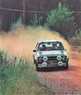 Ari Vatanen - David Richards
29º Jyväskylän Suurajot - Rally de los 1000 Lagos 1979. Ford Escort RS 1800 MKII (GVX 488T). Clasificado 2º.

Del 24 al 28 de Agosto, Jyväskylä, Finlandia.
Superficie: tierra.

El Rally tenia un total de 1448.50 km de los que 423.50 km divididos en 45 tramos eran especiales (2 de ellas fueron canceladas SS20 y SS29).

Se inscribieron 133, tomaron la salida 128, finalizaron 74.@
Palabras clave: ;Ford;Escort;MKII;Finlandia;1979;MKII