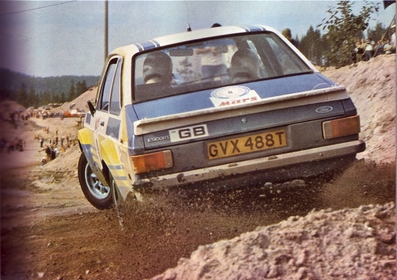 Ari Vatanen - David Richards
29º Jyväskylän Suurajot - Rally de los 1000 Lagos 1979. Ford Escort RS 1800 MKII (GVX 488T). Clasificado 2º.

Del 24 al 28 de Agosto, Jyväskylä, Finlandia.
Superficie: tierra.

El Rally tenia un total de 1448.50 km de los que 423.50 km divididos en 45 tramos eran especiales (2 de ellas fueron canceladas SS20 y SS29).

Se inscribieron 133, tomaron la salida 128, finalizaron 74.@
Palabras clave: ;Ford;Escort;MKII;Finlandia;1979;MKII