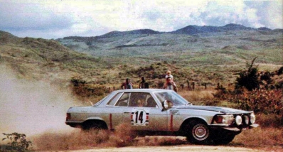 Hannu Mikkola - Arne Hertz
27º Safari Rally 1979. Mercedes 450 SLC 5.0 (SD-P 1909). Clasificado 2º.

Del 12 al 16 de Abril, Nairobi, Nairobi, Kenya, África.
Superficie: tierra.

El Rally tenia un total de 5027.46 km con 82 controles horarios.

Tomaron la salida 66 equipos, finalizaron 21.@
Palabras clave: ;Mercedes;Safari;1979